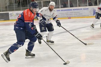 Eishockey-Wölfe aus Schönheide unterliegen im Topspiel an der Spree - Bei FASS Berlin hatten sich Jan Meixner und die Schönheider Wölfe mehr vorgenommen.