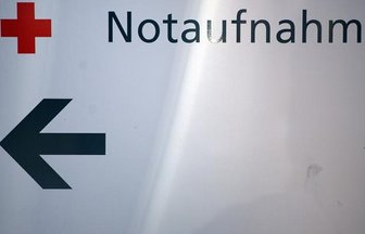 Eishockeyspieler niedergestochen - Polizei prüft Hinweise von Zeugen -