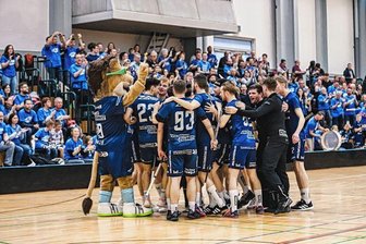 Eisiges Feuer und blaue Wand: Zwei Teams - zwei große Spiele - Eine Wahnsinnsstimmung herrschte beim Sieg der Floor Fighters am vergangenen Wochenende gegen Leipzig. 