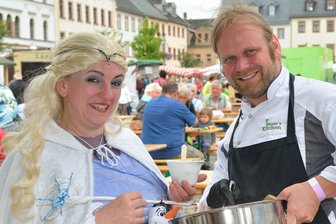 Eisiges und Heißes beim Rochlitzer Regionalmarkt - 