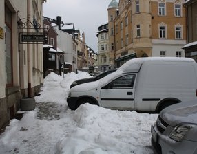 Lieferwagen blockiert Kuzzeitparkplatz
