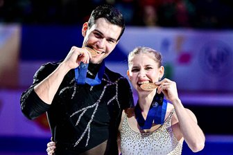 Eiskunstlauf: Deutschland hat wieder ein Gold-Paar - und das Chemnitzer Duo Roscher/Schuster „noch viel Luft nach oben“ - Deutschlands Olympia-Medaillenhoffnung Nummer 1 im Eiskunstlauf für Mailand 2026: Minerva Hase und Nikita Volodin.