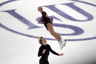 Eiskunstlauf-EM in Tallinn: Chemnitzer Paar Roscher/Schuster zur Halbzeit Zwölfte, aber Hase/Volodin in Führung - Letizia Roscher und Luis Schuster aus Chemnitz zeigten bei der EM ein solides Kurzprogramm.