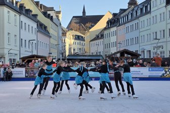 Eislauf: Winterliches Highlight im Erzgebirge - Der Chemnitzer Eislaufclub hat zur Eröffnung der Eisarena ein Programm vorgeführt.