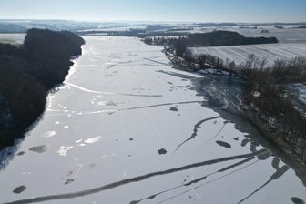 Eislaufen in Westsachsen: Auf der Koberbachtalsperre besteht Lebensgefahr - Auf der Kober sollte man nicht Eislaufen, auch nicht auf dem Vorstau des Gewässers, warnt die Landestalsperrenverwaltung.