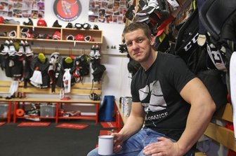 Eispiraten: Adrian Grygiel wechselt in die Oberliga - Kapitän Adrian Grygiel verlässt den Eishockey-Zweitligisten Eispiraten Crimmitschau.