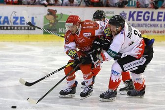 Eispiraten: Angreifer wechselt in die Oberliga - Christoph Kabitzky (l.) wechselt zu den Selber Wölfen.