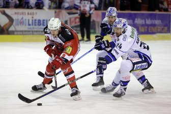 Eispiraten: Aufholjagd im Derby bringt nur einen Punkt -