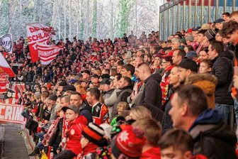 Eispiraten-Chef Jörg Buschmann: "Die deutsche Mannschaft hat Werbung für unsere Sportart gemacht" - Der Eishockey-Zweitligist aus Crimmitschau plant in der neuen Saison mit einem Etat von 3,8 Millionen Euro. 