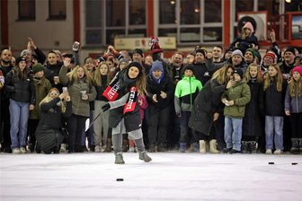Eispiraten Crimmitschau beenden Dorf-Challenge: Warum die Sommerparty im August nicht beim Sieger steigt - Sieben Dörfer, die mit rund 1650 Besuchern zu den Heimspielen im Kunsteisstadion im Sahnpark waren, haben sich an der Challenge beteiligt.