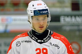 Eispiraten Crimmitschau: Dieser Verteidiger kommt bis zum Saisonende auf Leihbasis aus der Schweiz - Finn Fuchs streift sich bis Saisonende das Trikot der Eispiraten Crimmitschau über.