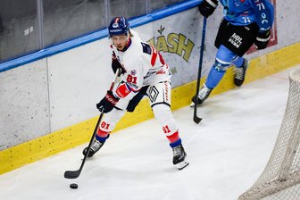 Eispiraten Crimmitschau holen neuen Stürmer: Corey Mackin soll am Dienstag sein Debüt geben - Seit 2022 stand Corey Mackin in Österreich für den HC Innsbruck auf dem Eis. Jetzt verstärkt der US-Amerikaner die Eispiraten Crimmitschau im Saisonendspurt der DEL 2.