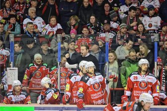 Eispiraten Crimmitschau im Abstiegskampf: Drei Gründe, warum die Serie gegen Bayreuth gekippt ist - Eispiraten-Trainer Jussi Tuores hat sich nach dem Spiel in Bayreuth über die schlechte Chancenverwertung im zweiten Drittel geärgert.