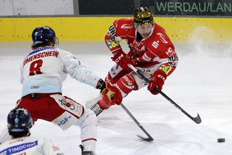 Eispiraten Crimmitschau mit klarer Niederlage gegen die DEG - Corey Mackin war stand langer Verletzungspause auch wieder im Eisstadion im Sahnpark auf dem Eis.