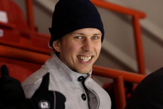 Eispiraten Crimmitschau: Sohn von Topscorer Corey Mackin erblickt in Werdau das Licht der Welt - Grund zur Freude: Corey Mackin ist an seinem Geburtstag wieder Papa geworden.