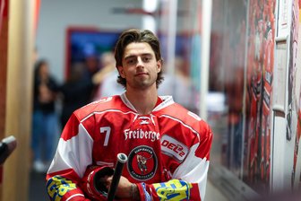 Eispiraten Crimmitschau starten ohne Top-Verteidiger: Adam McCormick verschiebt Rückflug - Adam McCormick steht den Eispiraten Crimmitschau am Wochenende nicht zur Verfügung.