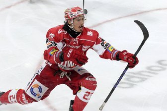 Eispiraten Crimmitschau: Tolle Kulisse treibt dezimierten Kader zum 4:1-Sieg gegen Krefeld - Tim McGauley hat zum Saisonstart einen Doppelpack für die Eispiraten Crimmitschau geschnürt.