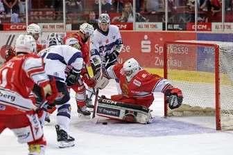 Eispiraten Crimmitschau: Tore der Special-Teams stellen die Weichen zum Sieg im Testspiel gegen Leipzig - Torhüter Oleg Shilin blieb am Sonntag ohne Gegentor.
