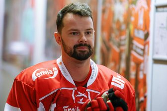 Eispiraten Crimmitschau und das Rätselraten um Stürmer Dylan Wruck: Jetzt spricht Trainer Jussi Tuores - Dylan Wruck hat in den ersten vier Punktspielen bei den Eispiraten Crimmitschau gefehlt.