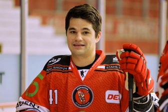 Eispiraten Crimmitschau und das Rätselraten zur Zukunft von Colin Smith: Wie geht es mit dem Top-Scorer weiter? - Viele Fans der Eispiraten Crimmitschau warten auf Meldungen zur Zukunft von Top-Scorer Colin Smith.