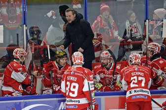 Eispiraten Crimmitschau und ihr XL-Lazarett: Wann die verletzten Profis ins Team zurückkehren - Eispiraten-Trainer Jussi Tuores muss aktuell mit einem kleinen Kader auskommen.