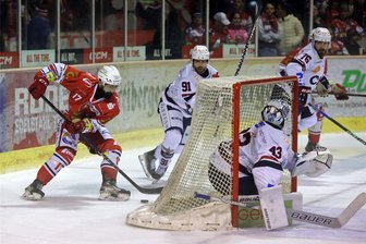 Eispiraten Crimmitschau verlieren erstes Auswärtsspiel der Saison deutlich: Trainer Jussi Tuores schimpft „Das war überhaupt nicht akzeptabel“ - Nachdem die Eispiraten ihr Auftaktspiel am Freitag gegen Ravensburg (Foto) knapp 3:4 in der Verlängerung verloren hatte, ging am Sonntag das Auswärtsspiel in Bad Nauheim deutlich an den Gegner.
