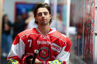 Eispiraten Crimmitschau: Verteidiger Adam McCormick sieht den Sahnpark als DEL-Sprungbrett - Adam McCormick trifft mit dem Eispiraten-Team auf Vorarlberg und Weißwasser.