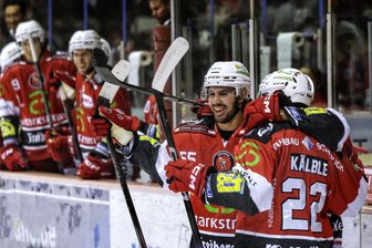 Eispiraten Crimmitschau vor dem siebenten Play-off-Spiel: Welche Unterstützung es vom Kooperationspartner gibt - Verteidiger Gregory Kreutzer steht den Eispiraten Crimmitschau im siebenten Spiel der Play-offs wieder zur Verfügung.