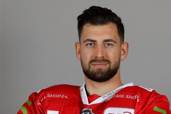 Eispiraten Crimmitschau: Worüber Denis Shevyrin nach der Schlusssirene ganz lange mit den Referees sprach - Verteidiger Denis Shevyrin sprach nach der Partie am Freitagabend lange mit den Referees.