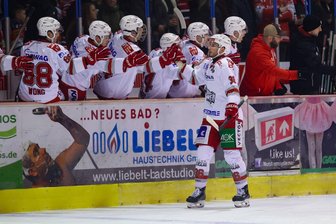 Eispiraten Crimmitschau zeigen nach Rekordspiel im zweiten Playdown-Duell in Regensburg zu wenig Torgefahr - Vier der sieben Treffer der Eisbären Regensburg am Wochenende gegen die Eispiraten Crimmitschau gingen auf das Konto von Pierre Preto.
