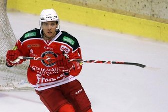 Eispiraten: Der fünfte Offensiv-Stammspieler bleibt im Sahnpark - Scott Feser hat seinen Vertrag bei den Eispiraten verlängert.