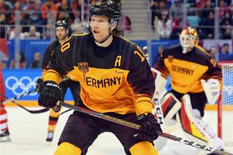 Eispiraten-Fans freuen sich auf Duelle gegen einen ehemaligen NHL-Star - Ex-Nationalspieler Christian Ehrhoff wagt sein Comeback. Er spielt künftig beim Zweitligisten in Krefeld. 
