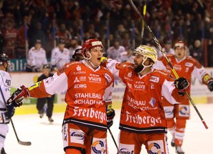 Eispiraten feiern Kantersieg im Derby - 