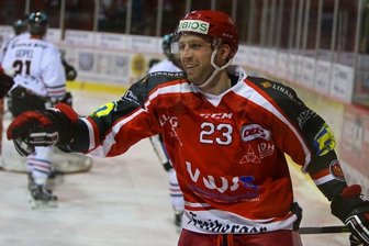 Eispiraten: Ganz starke Leistung gegen Landshut - Martin Heinisch erzielte beim 6:2-Sieg der Crimmitschauer gegen Landshut zwei Treffer.