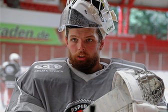 Eispiraten-Keeper mit Olympia-Chance - Luka Gračnar soll sich zum Rückhalt der Eispiraten entwickeln. Der slowenische Nationaltorhüter besetzt eine von vier Ausländerstellen. Foto: Andreas Kretschel