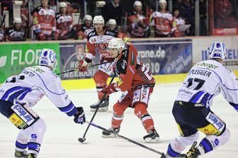 Eispiraten-Lazarett lichtet sich: Sharipov und Lemay kehren ins Training zurück - Willy Rudert (Mitte) hat mit den Förderlizenzspielern Oliver Eckl und Nicolas Sauer eine Sturmreihe gebildet. 