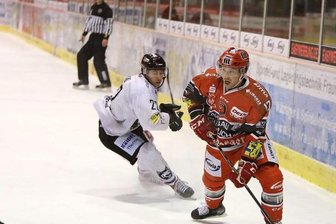 Eispiraten müssen vorerst auf Wideman verzichten - Die Eispiraten müssen vorerst auf Alex Wideman (r.) verzichten.