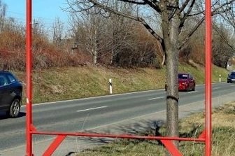 Eispiraten-Plakat ist Ziel eines Beutezuges - Das leere Gestell an der Crimmitschauer Fichtestraße.