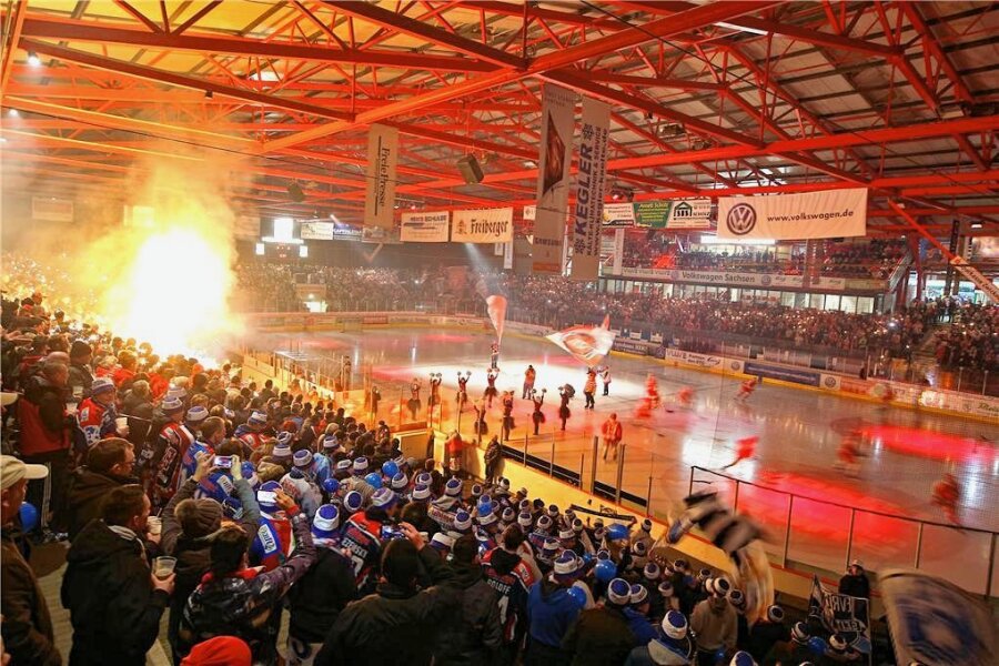 Eispiraten planen in der neuen Saison mit einem Etat von 3,8 Millionen Euro - Der Eishockey-Zweitligist aus Crimmitschau plant in der neuen Saison mit einem Etat von rund 3,8 Millionen Euro. 