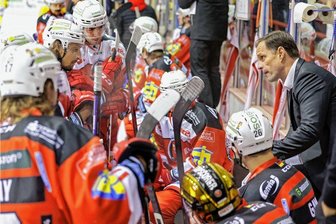 Eispiraten: Pohl und Feser fallen auch im Sachsenderby aus - Eispiraten-Coach Marian Bazany hat am Dienstagabend in Weißwasser erneut nur einen kleinen Kader zur Verfügung. 