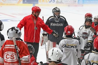 Eispiraten: Schlittschuhläufer-Aussage sorgt für dicke Luft in Crimmitschau - Mehr als 300 Kinder und Jugendliche gehören zur Eishockey-Nachwuchsabteilung. Foto: Andreas Kretschel/Archiv