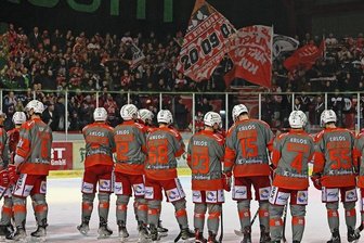 Eispiraten: So geht es nach dem Saison-Ende weiter - Mit viel Applaus haben die Eispiraten-Fans am Dienstag das Team verabschiedet.