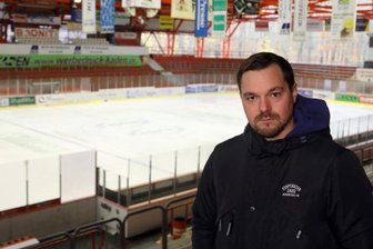 Eispiraten spielen ohne Fans: Wie geht es weiter? - Eispiraten-Geschäftsführer Jörg Buschmann befürchtet Einnahme-Ausfälle im sechsstelligen Bereich. 