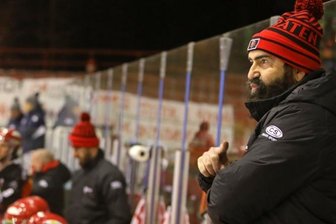 Eispiraten: Steht der Trainer vor dem Absprung? - Mit Mario Richer landeten die Eispiraten nach der Hauptrunde in der abgelaufenen Serie auf dem neunten Platz. 