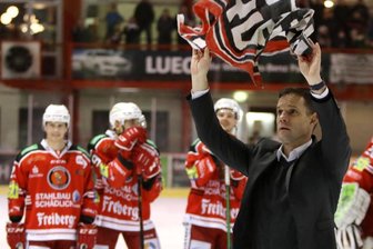 Eispiraten: Warum es eine Informationssperre gibt - Da Marian Bazany auch in den Play-offs jubeln will, verhängt der Trainer in der entscheidenden Phase der Saison eine Informationssperre. 