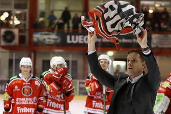 Eispiraten: Warum es vor dem Start der Play-offs eine Informationssperre gibt - Da Marian Bazany auch in den Play-offs jubeln will, verhängt der Trainer in der entscheidenden Phase der Saison eine Informationssperre. 