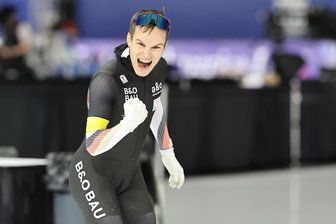 Eisschnelllauf: Crimmitschauer überrascht sich selbst mit Deutschem Rekord und der elftschnellsten Zeit weltweit - Die Freude über seinen deutschen Rekord war Felix Maly nach dem 10.000-Meter-Rennen deutlich anzusehen.
