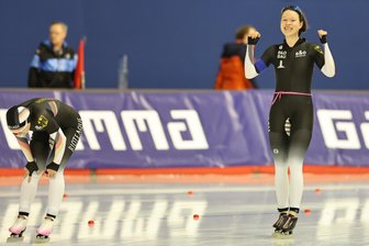 Eisschnelllauf: Crimmitschauerin Josie Hofmann geht volles Risiko und wird belohnt - Der Jubel nach dem besten 5000-Meter-Rennen ihrer Karriere beim Weltcup in Calgary fiel angesichts der Anstrengungen bei Josie Hofmann nicht ganz so überschwänglich aus.