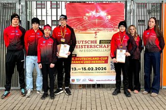Eisschnelllauf: Ein kompletter Medaillensatz wandert nach Mylau - Die erfolgreiche Mylauer Delegation in Erfurt.