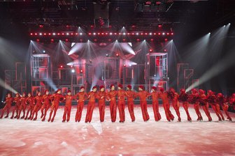 Eisshow, Konzerte, Fasching und Comedy: Zehn Ausgehtipps fürs Wochenende in Westsachsen - Immer wieder ein Hingucker bei „Holiday on Ice“: Das Rad dreht sich. 24 Eisläuferinnen und -läufer sind an dieser anspruchsvollen Nummer in der Stadthalle Zwickau beteiligt.